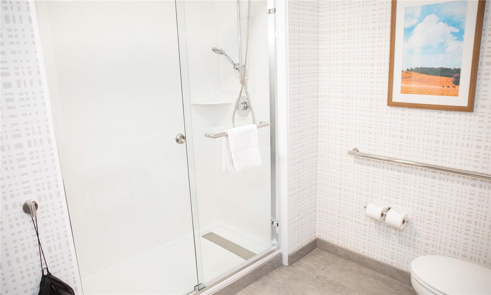 Guest room bath