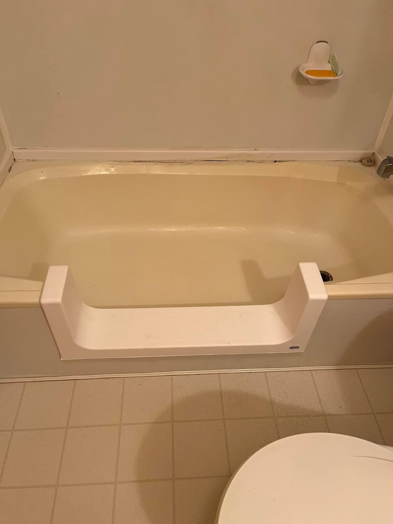 Fox Valley Bathtub Refinishing Image