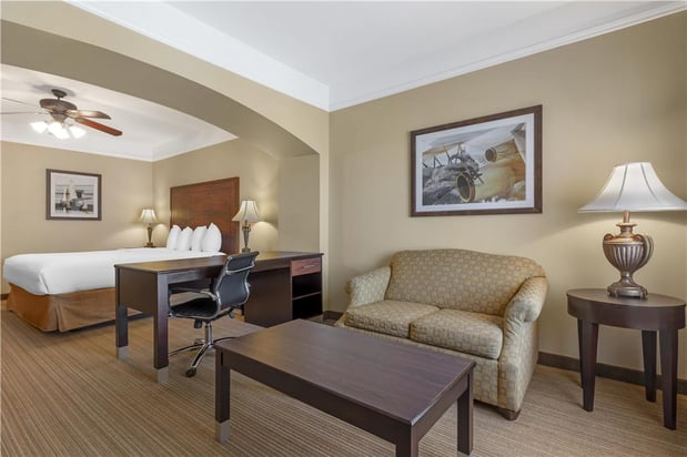 Images Best Western Plus Monica Royale Inn & Suites