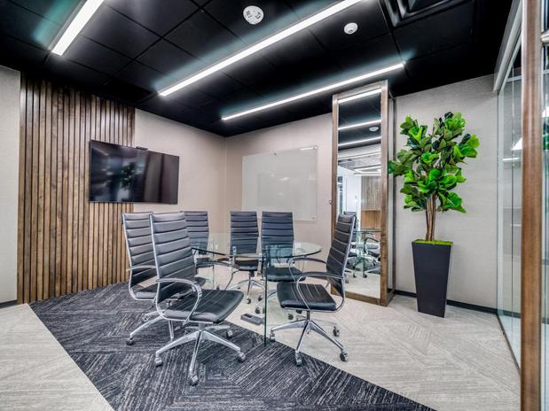 Images Lucid Private Offices Dallas - Mockingbird Station - SMU