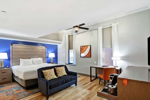 Images The Cincinnatian Hotel, Curio Collection by Hilton