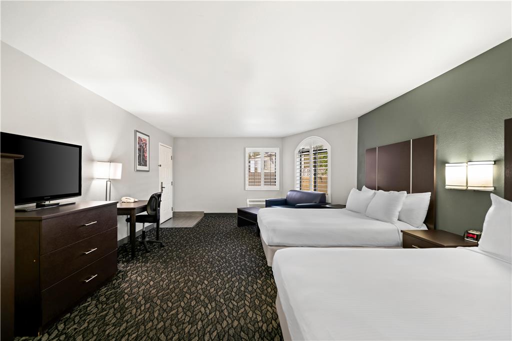 2 Queen Large Room