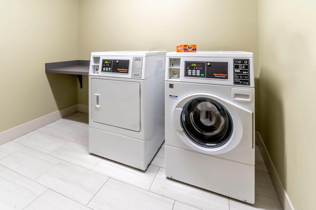 Images Holiday Inn Express & Suites Milwaukee – West Allis by IHG