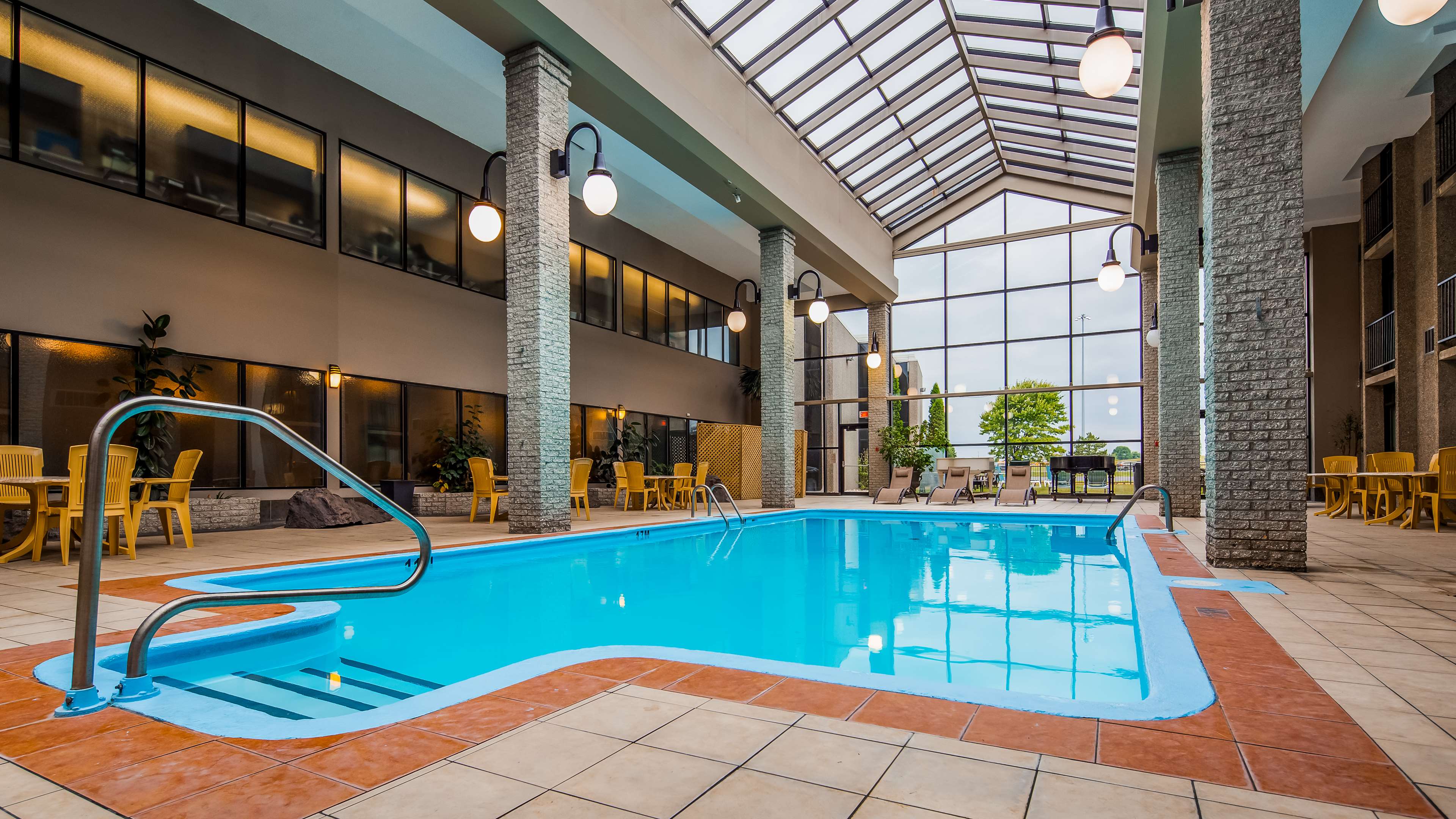 Best Western Hotel Universel Drummondville in Drummondville: Indoor Pool