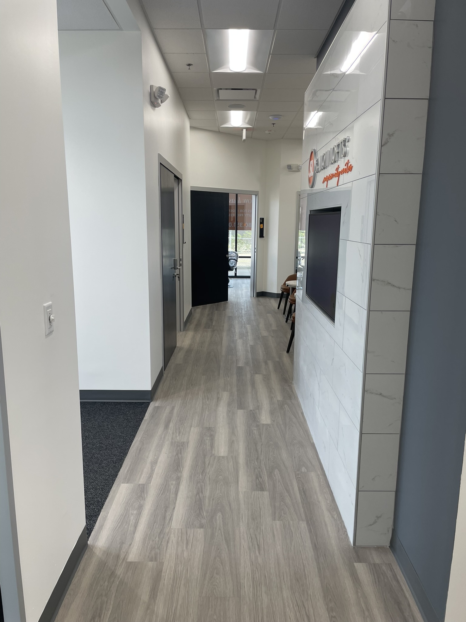 Interior of Salon Loft Surperior City Center