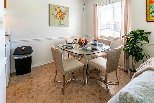 Images Pickwick Farms Apartments