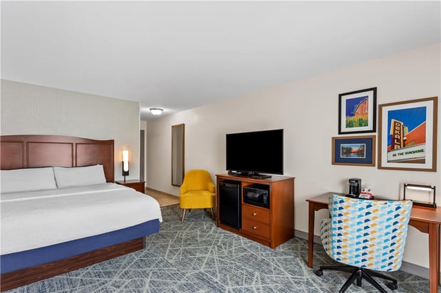 Images Hampton Inn - DeKalb (Near the University)