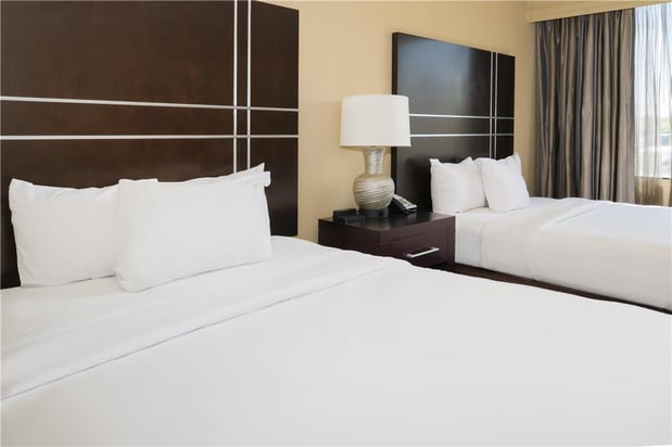 Images Embassy Suites by Hilton St. Louis Airport