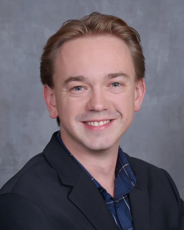Images Noah Hennessey - Mutual of Omaha Advisor