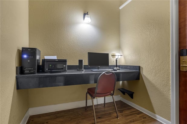 Images Best Western Plus Shamrock Inn & Suites