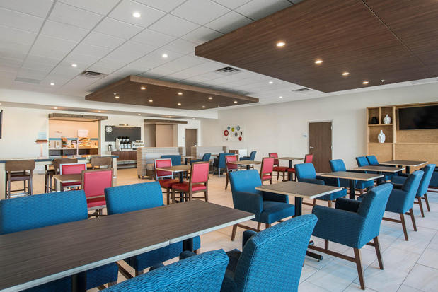 Images Holiday Inn Express & Suites Ludington, an IHG Hotel