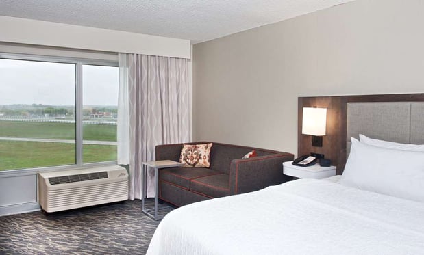 Images Hampton Inn & Suites N. Ft. Worth-Alliance Airport