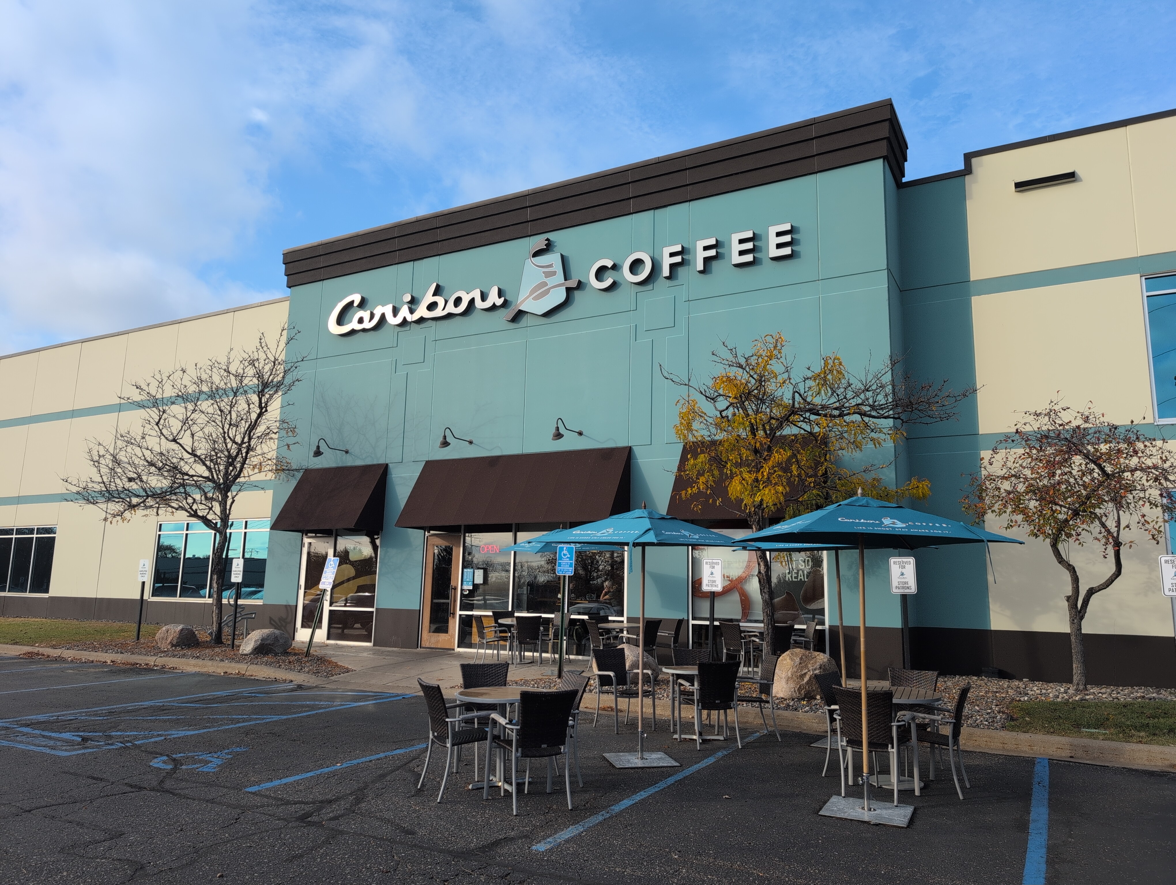 Storefront of the Caribou Coffee at 3900 Lakebreeze Avenue N in Brooklyn Center