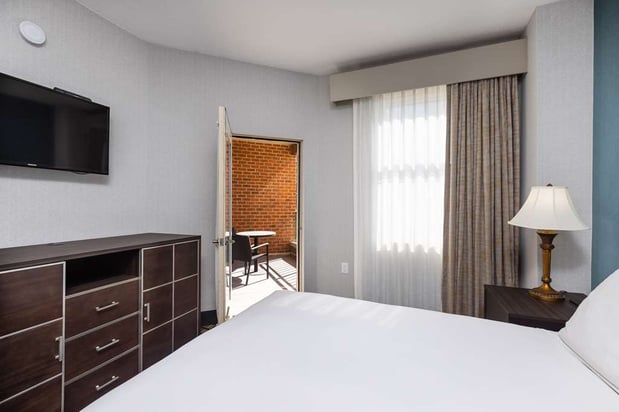 Images Inn at The Colonnade Baltimore - a DoubleTree by Hilton Hotel