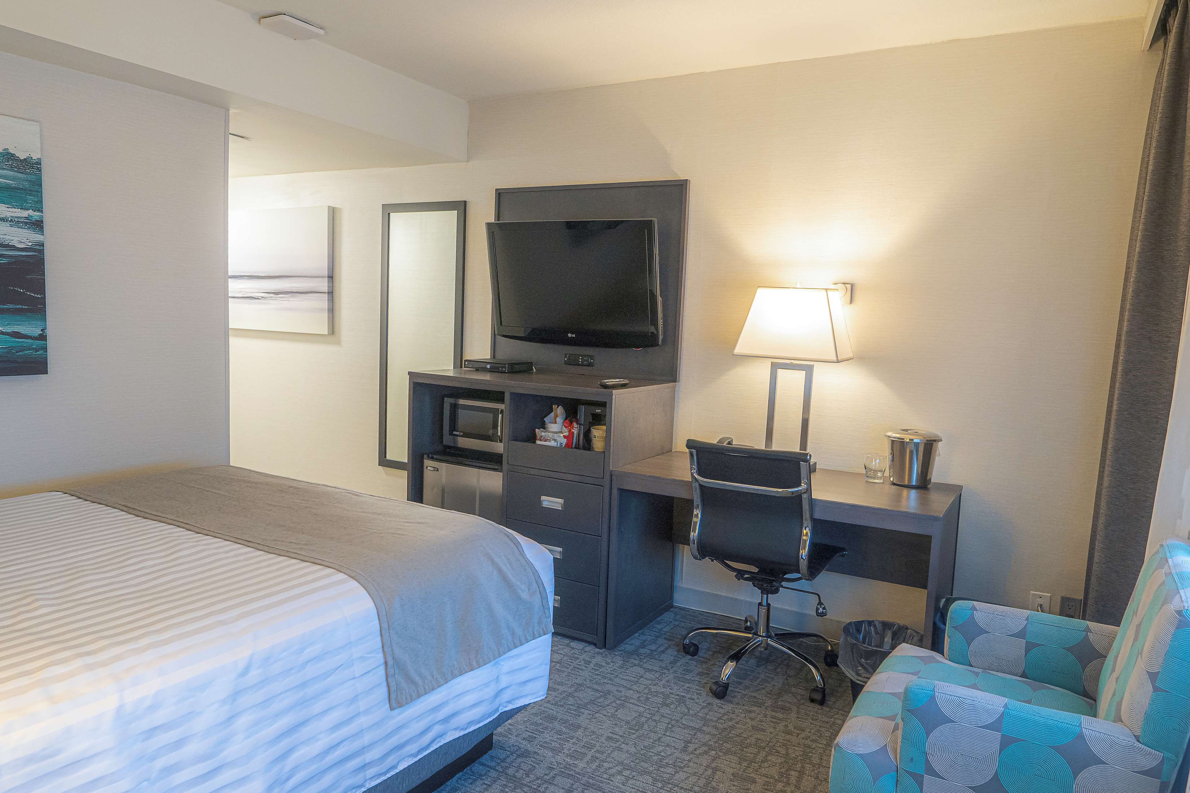 Smaller Room with Queen bed Best Western Plus Sands Vancouver (604)682-1831