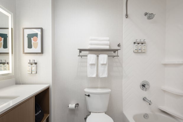 Images Holiday Inn & Suites Monterey Park - Los Angeles by IHG