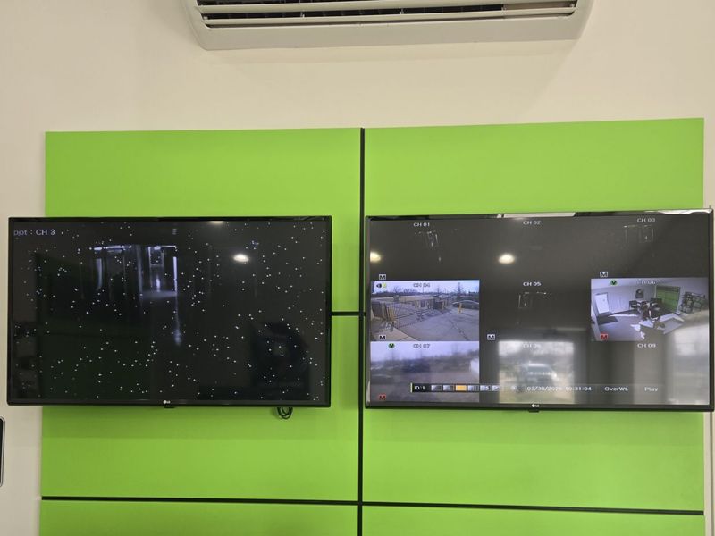 Security Screens - Extra Space Storage at 3500 Carpenter Rd, Ypsilanti, MI 48197