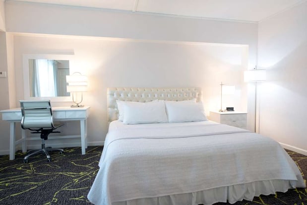 Images The Roslyn, Tapestry Collection by Hilton