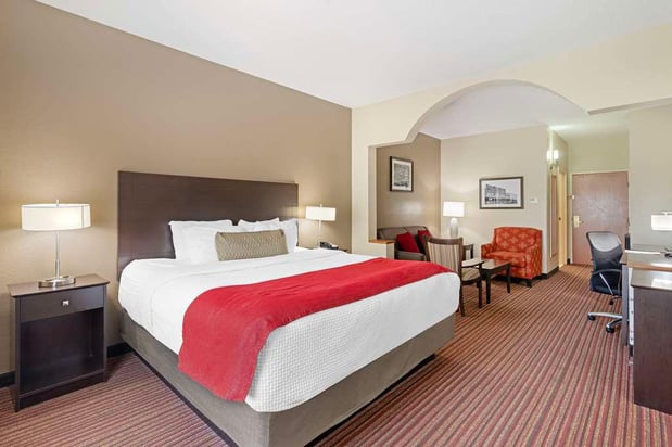 Images Best Western Plus Bradbury Inn & Suites