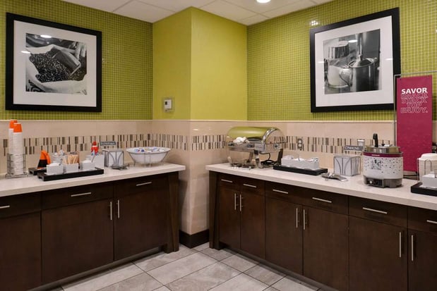 Images Hampton Inn & Suites Dallas Market Center