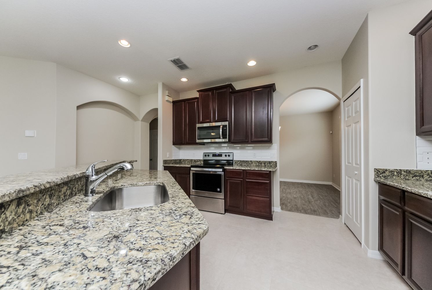 Beautiful kitchen in an Invitation Homes property in Orlando, FL.