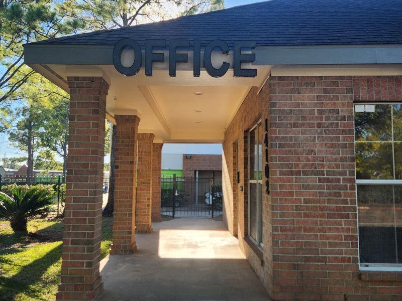 Images Extra Space Storage