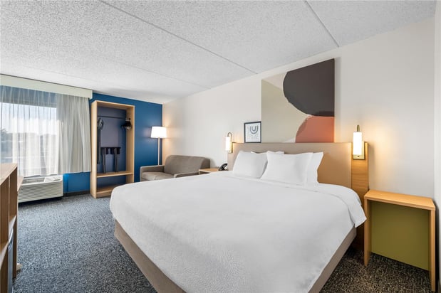 Images Spark by Hilton Green Bay