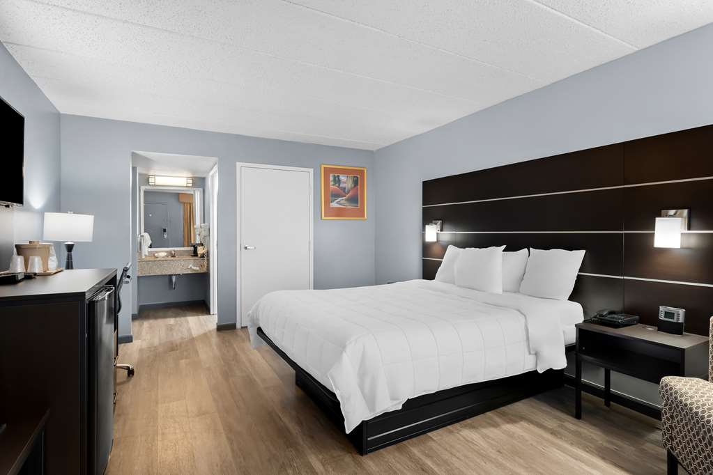 BW SureStay Plus Wilmington DE Queen