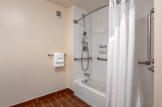 Images Holiday Inn Bangor by IHG