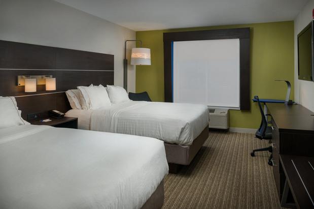 Images Holiday Inn Express & Suites Lawrence, an IHG Hotel