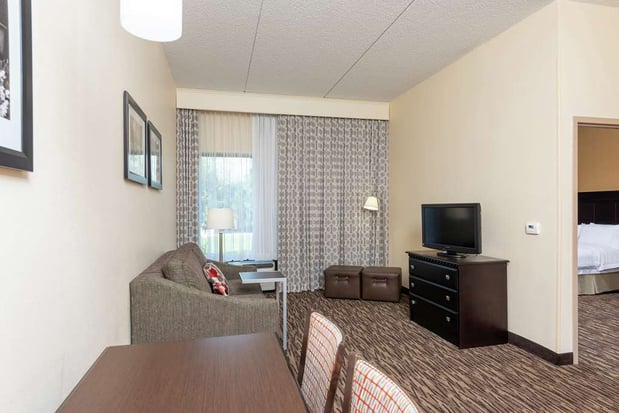 Images Hampton Inn & Suites Cleveland-Airport/Middleburg Heights