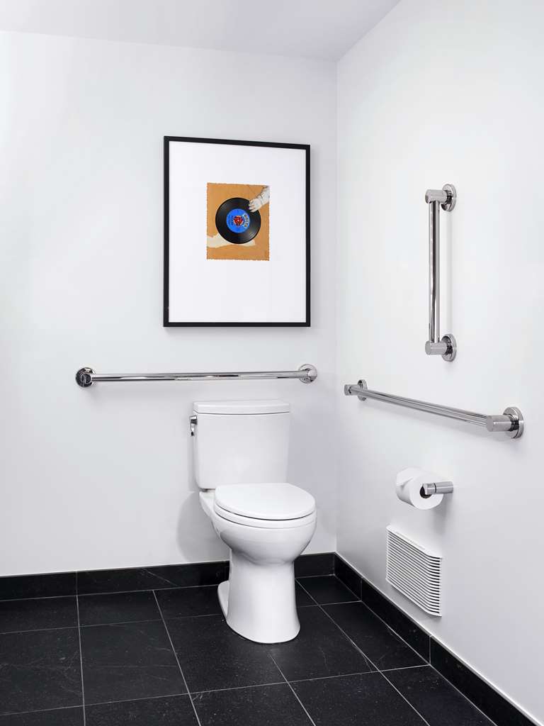 Guest room bath