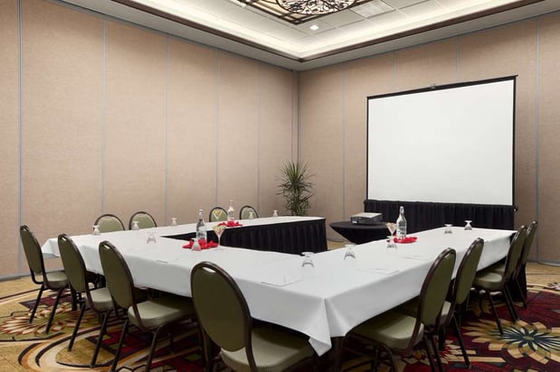 Images Embassy Suites by Hilton Chicago O'Hare Rosemont