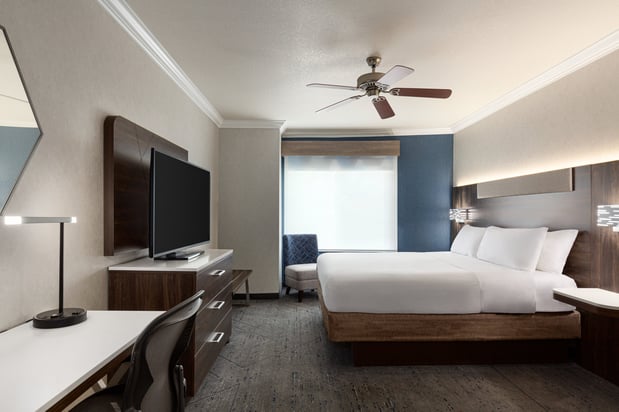 Images Holiday Inn Express & Suites Bakersfield Central by IHG