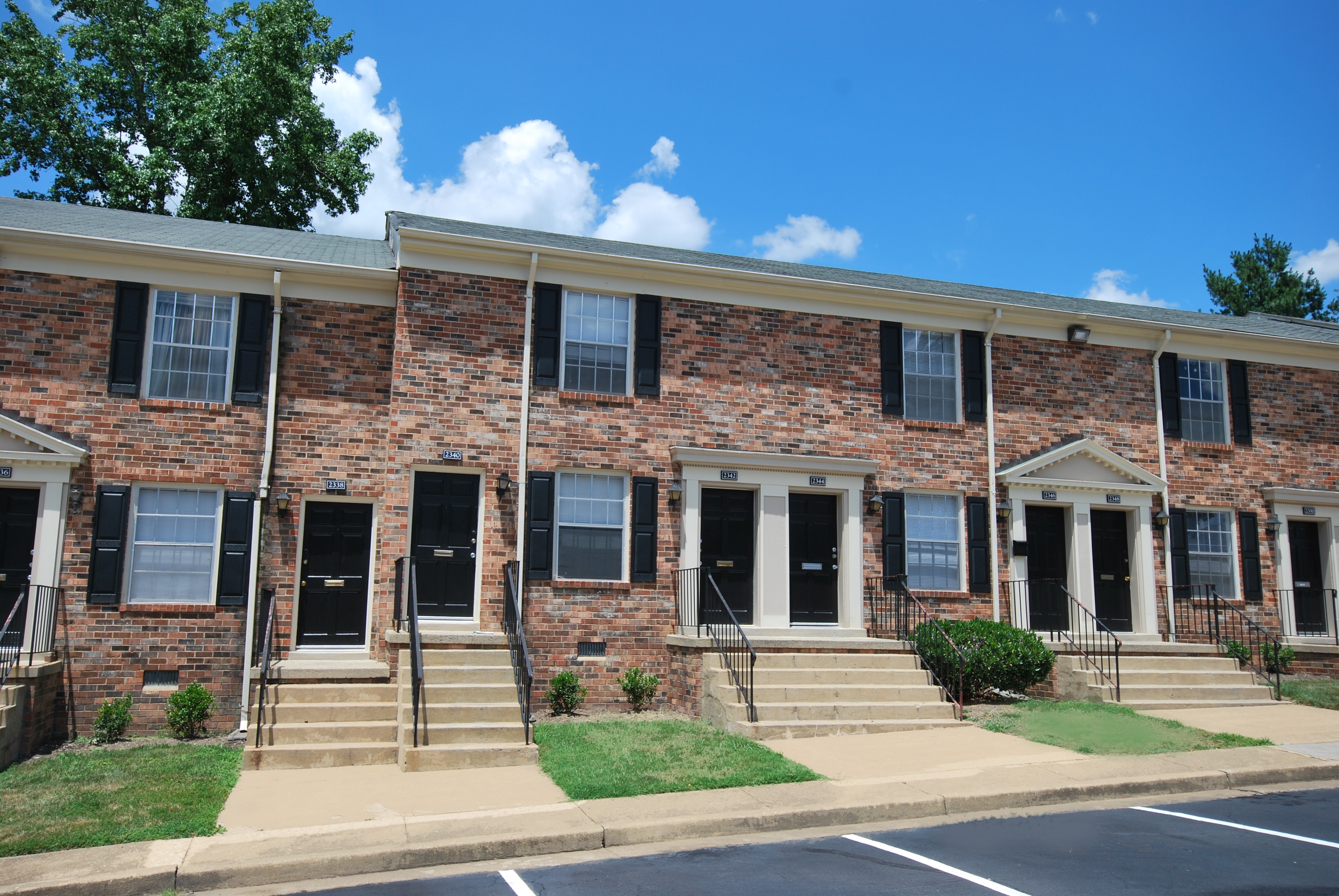 Foxchase/Brandywine Apartments Photo