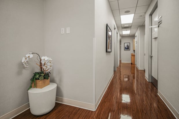 Images Moy, Fincher, Chipps Facial Plastics & Dermatology - Beverly Hills