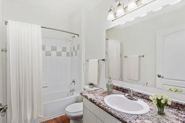 Camden Fair Lakes Apartments Photo