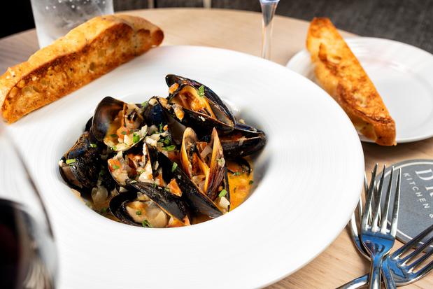 Images Drift Kitchen & Bar - Lido Beach Resort