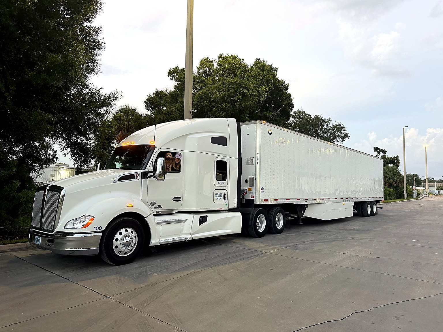 AeroLuxe Ground Inc. white Kenworth tractor-trailer operating with a 53-foot dry van, representing p 