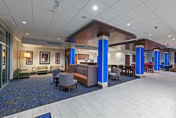 Images Holiday Inn Express & Suites Tulsa South - Woodland Hills by IHG