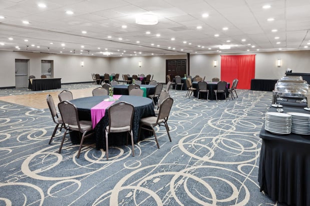 Images Holiday Inn Chicago Oakbrook by IHG