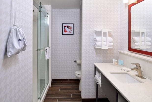 Images Hampton Inn & Suites Greensboro Downtown