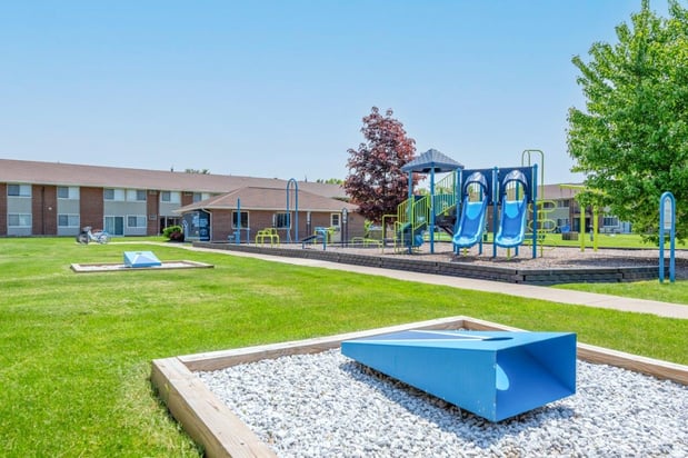 Images Creek Hill Apartment Homes