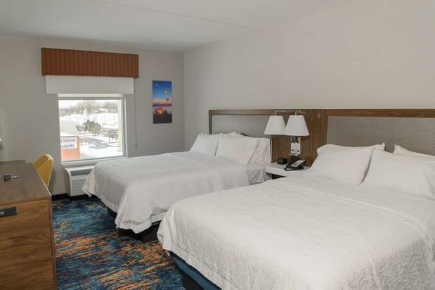 Images Hampton Inn & Suites Erie Bayfront
