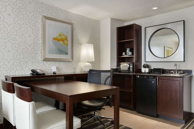 Images Embassy Suites by Hilton Savannah Airport