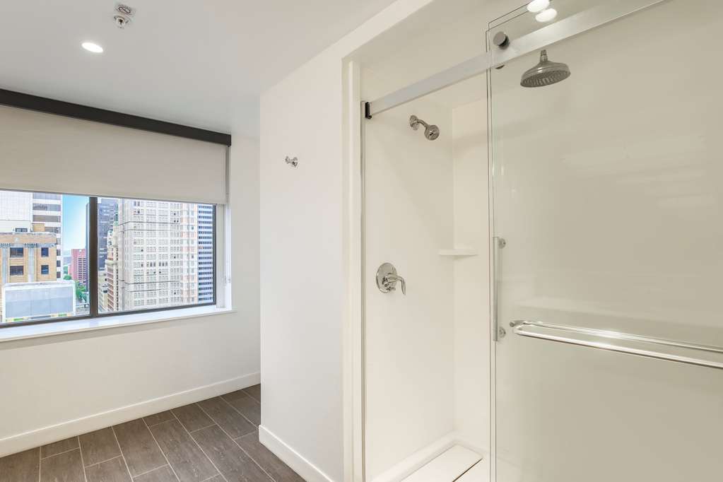 Guest room bath