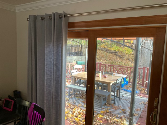 You don't have to be a fashion guru to know that Grommet Top Drapes from Budget Blinds is the perfect way to tie your room together in Sleepy Hollow! Our expert designers will help you choose from a wide selection of styles and fabrics, while our grommet tops make for easy installation and a sleek,