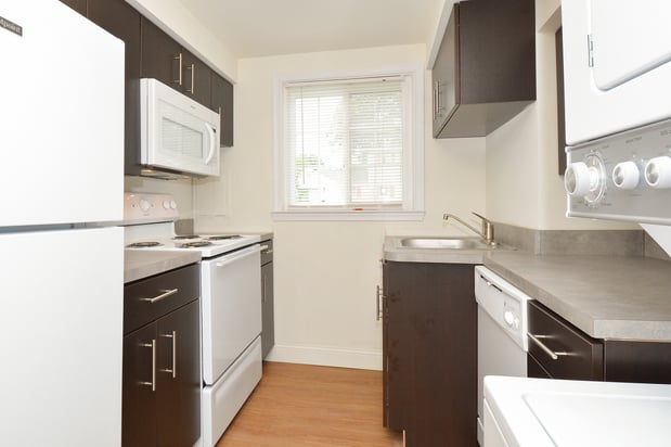 Images Greenville on 141 Apartments & Townhomes