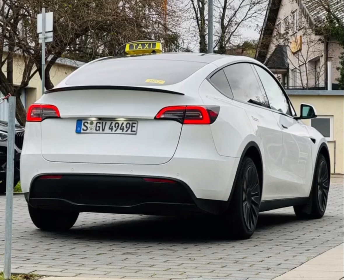 Taxi Tesla Stuttgart || Taxiunternehmen Gökhan Özmen | Whatsapp 7/24, Augsburger Straße 637 in Stuttgart