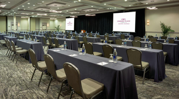Images Crowne Plaza Melbourne-Oceanfront by IHG